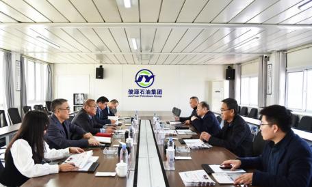 农高区党工委委员、管委会副主任曹永湖到俊源石油走访