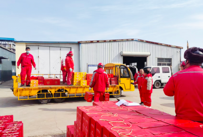 俊源控股集团为全体员工发放春节福利